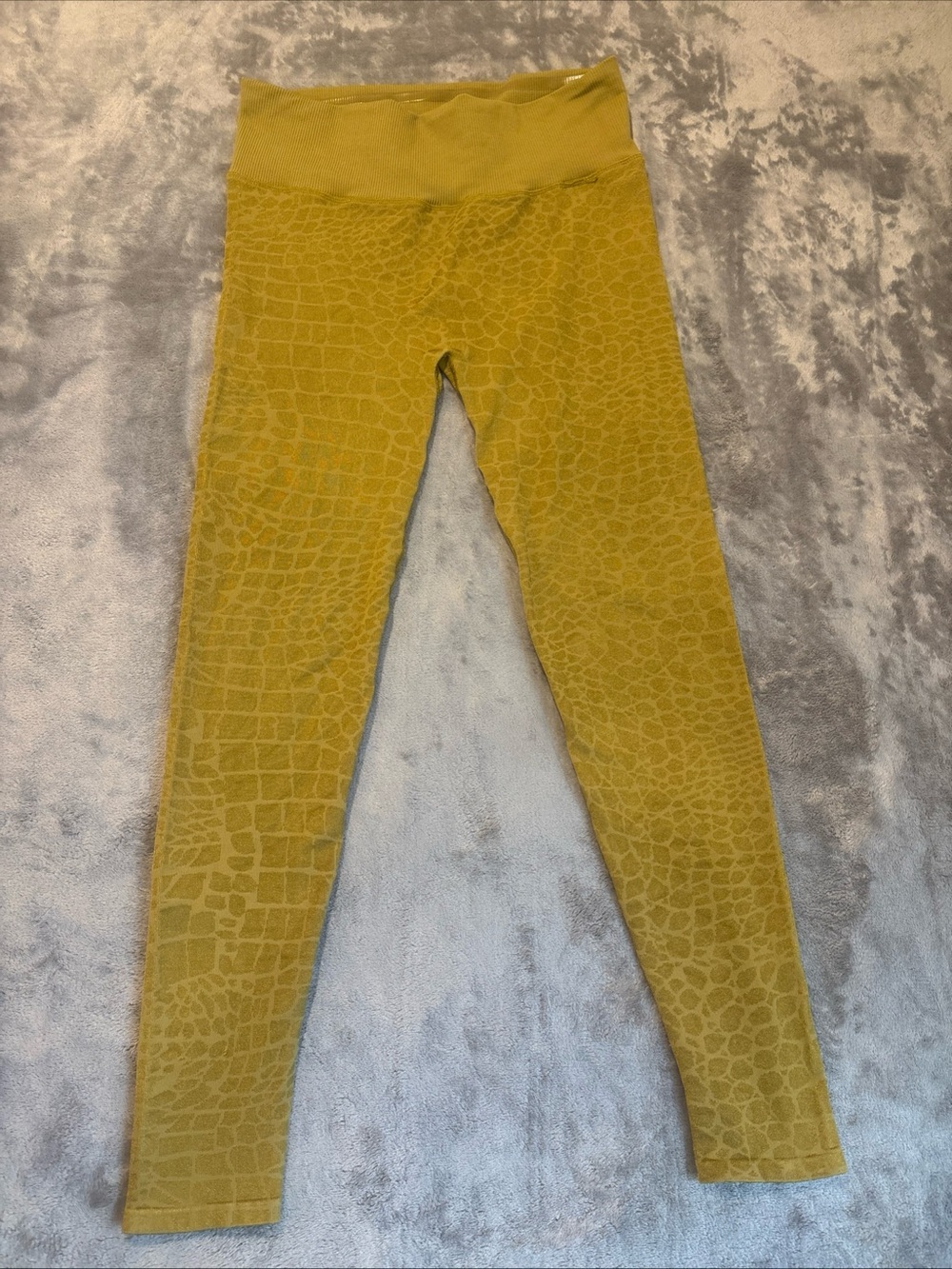 Good American Pickled Olive Textured Leggings 3/4